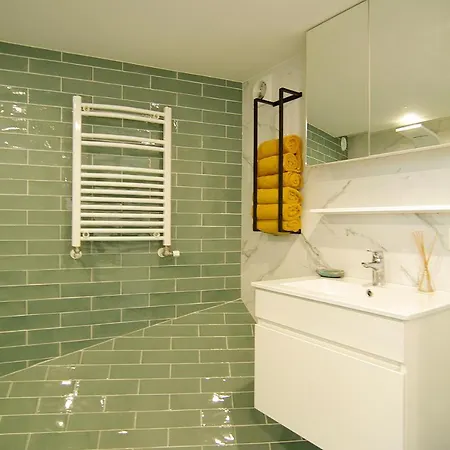 Magnificent Houseboat With A Stunning View! 3*