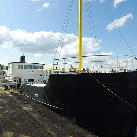 Magnificent Houseboat With A Stunning View! 3*