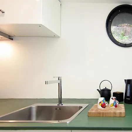 Magnificent Houseboat With A Stunning View! 3* أمستردام