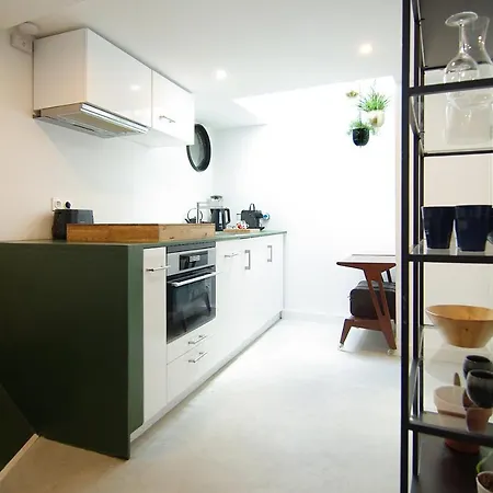 Magnificent Houseboat With A Stunning View!