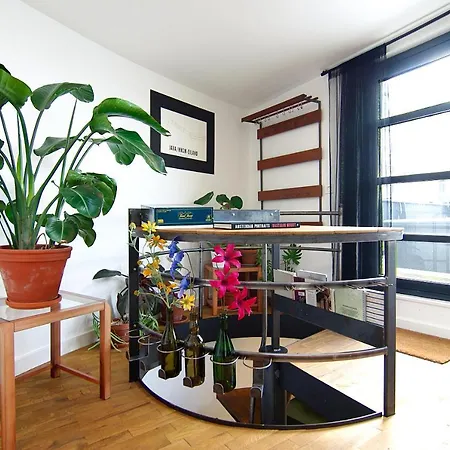 Magnificent Houseboat With A Stunning View!