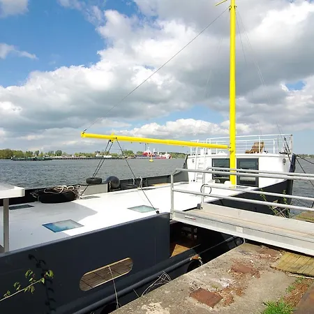 Magnificent Houseboat With A Stunning View! 3*