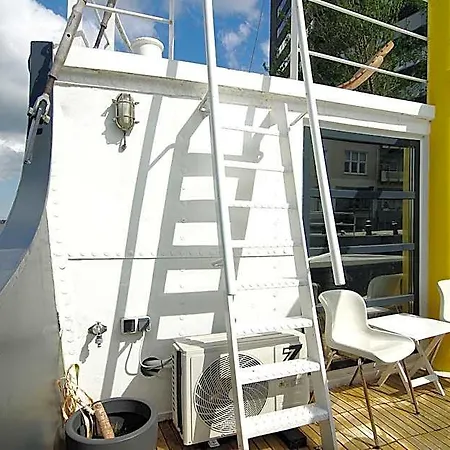 Magnificent Houseboat With A Stunning View! Amsterdam