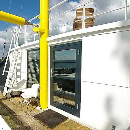 Magnificent Houseboat With A Stunning View! Botel