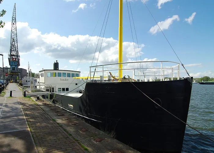 Magnificent Houseboat With A Stunning View! 3*