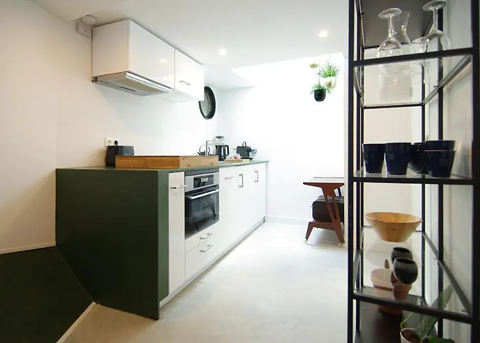 Magnificent Houseboat With A Stunning View!