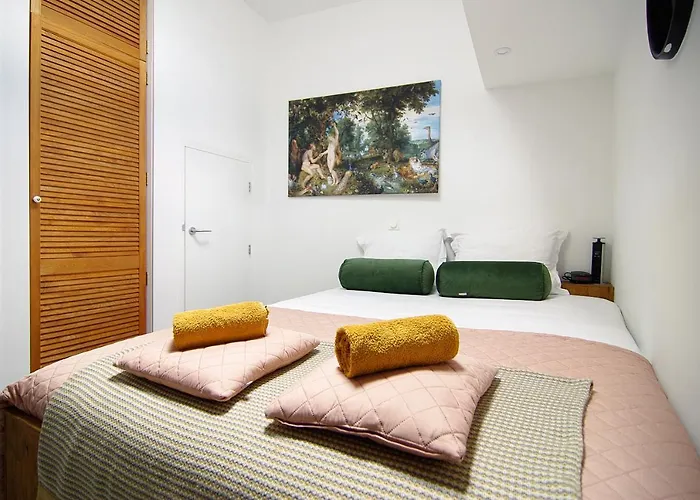 Magnificent Houseboat With A Stunning View! 3*