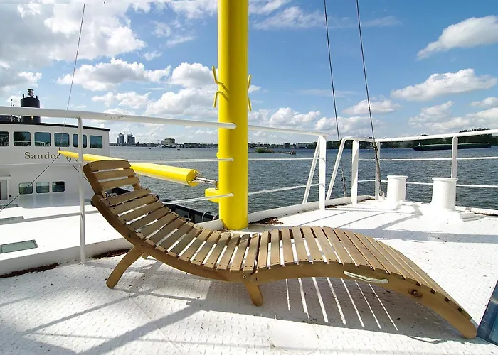 船上ホテル Magnificent Houseboat With A Stunning View!