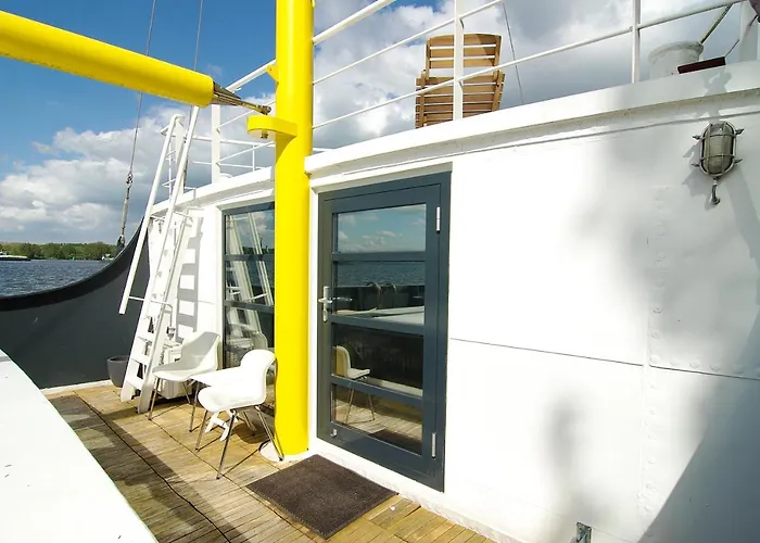 船上ホテル Magnificent Houseboat With A Stunning View!
