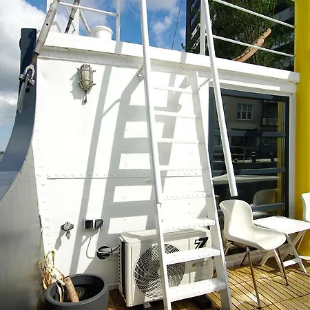Magnificent Houseboat With A Stunning View! Ботель 3*